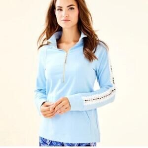 LILLY PULITZER Women’s Skipper Popover Size Medium Peek-A-Boo Lace Sleeve Blue